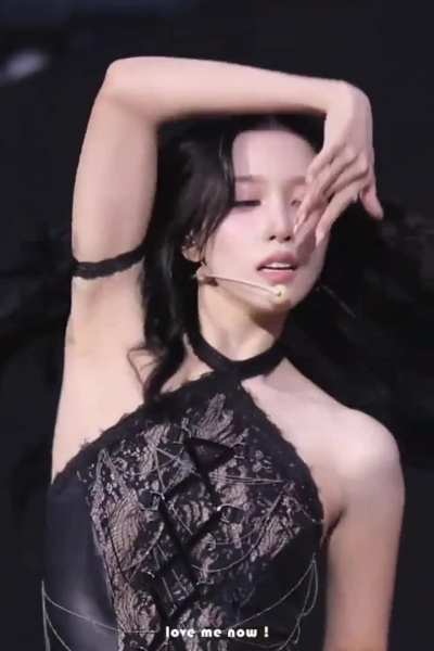 Black Swan Mina looking gorgeous