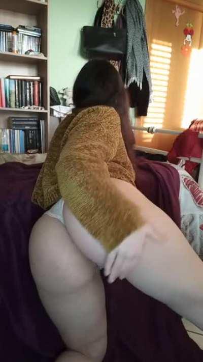 I'll be grateful if you'd describe my ass with one word and one emoji ;)