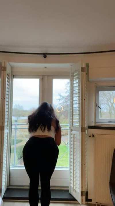 Anyone who'd take them straight to the face? 🙈