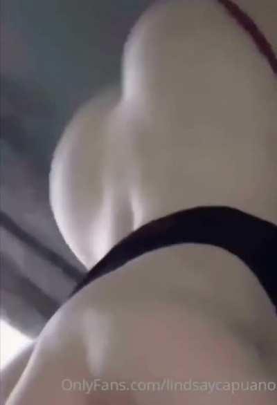 This makes every comparison pointless 😍😍 Lindsay's ass needs 0 introduction 🤤🤤