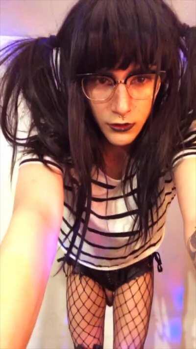 make me ur lil sissy gf, daddy 😇