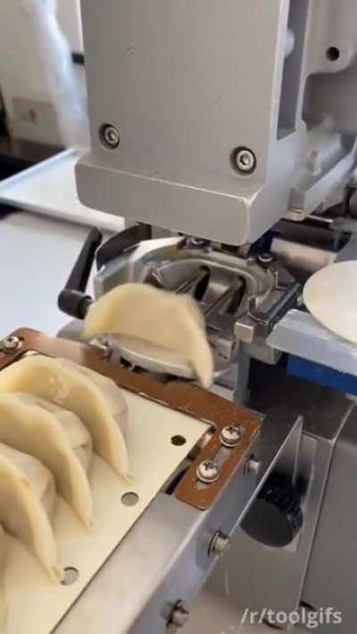 Dumpling folding machine