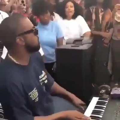 Esse churras dos subs promete, vai ter até o Kanye West 😎👌