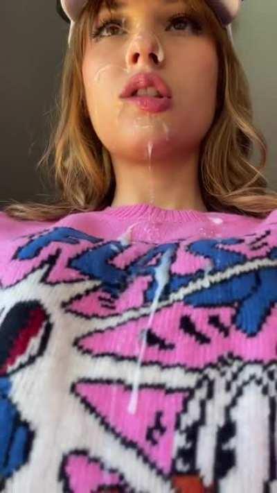 Taking some cum selfies after blowing my roommate 💦😋