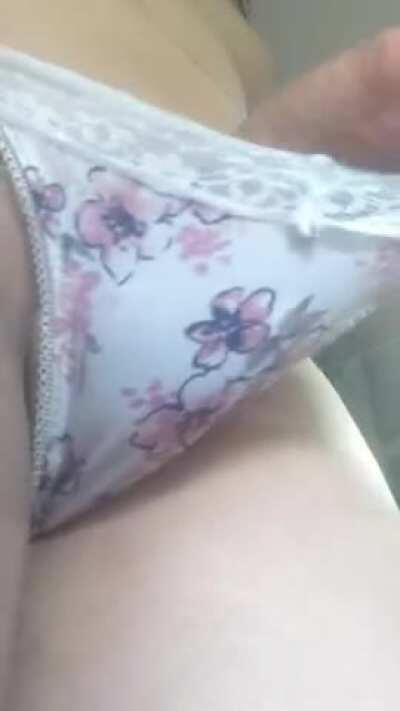 Hey y'all I'm Zuzu Flowers 😸💋 this my bulge reveal 🎉