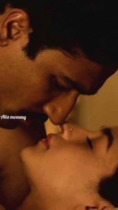 Alia Bhatt Hot kiss scene in Raazi