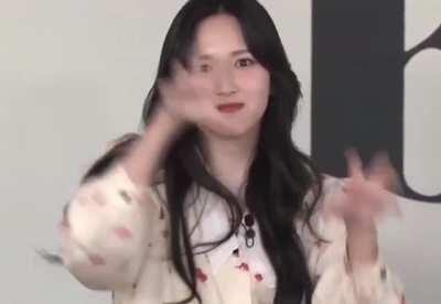 210321 - Mina trying to be scary but only being cute