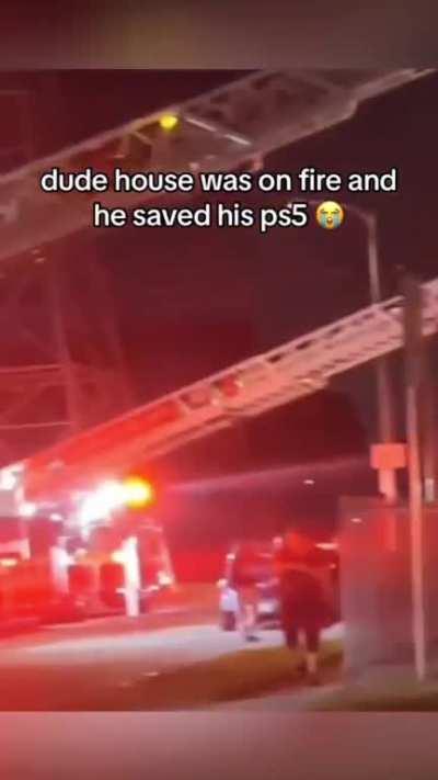 Dude house was on fire and he saved his ps5 (Praise Spez)