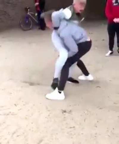 Ich glaub es macht ihm aua