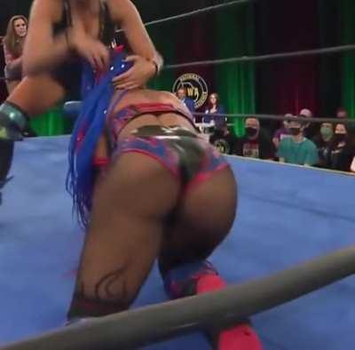 NWA Cameraman deserves an Emmy