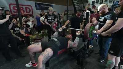 Hafthor JUST tore his pec on 252.5 kg bench, 3 days before World's Strongest Man..
