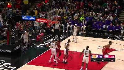 [Highlight] Coby White throws it down in transition!