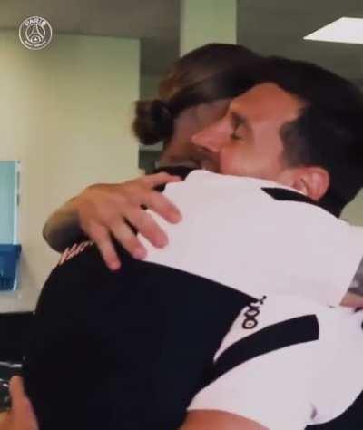 Cursed video - Messi and Ramos meet and hug at Messi's first training session