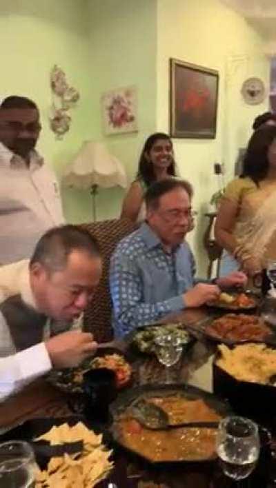 PM and his teacher... yummy yummy.