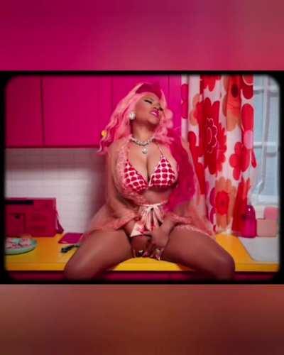 Super Freaky Girl Edit