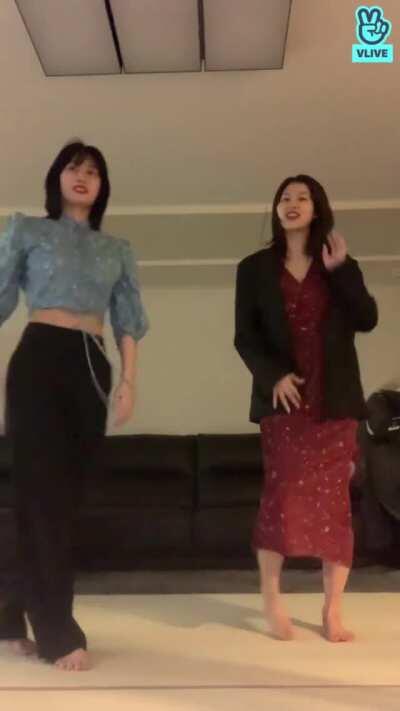 210116 - Sana and Momo dancing to 