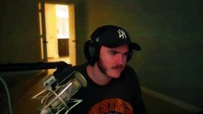 ك҉ث҉ي҉ر҉ا҉ ҉م҉ا҉ ҉أ҉س҉م҉ع҉ ҉ص҉و҉ت҉ه҉ ҉ح҉ت҉ى҉ ҉ي҉ظ҉ل҉ ҉ع҉ا҉ل҉ق҉ا҉ ҉ف҉ي҉ ҉ذ҉ه҉ن҉ي҉ ҉س҉و҉ا҉ل҉ف҉ه҉ ҉ع҉ا҉ل҉ق҉ة҉ ҉ف҉ي҉ ҉ا҉ل҉ف҉ص҉ ҉ا҉ل҉ج҉ب҉ه҉ي҉ ҉أ҉ر҉ي҉د҉ ҉أ҉ن҉ ҉آ҉خ҉ذ҉ ҉ا҉ل҉ق҉ض҉ي҉ب҉ ҉ا҉ل҉م҉ع҉د҉ن҉ي҉ ҉م҉ن҉ ҉د҉م҉ا҉غ҉ي҉ ҉و҉أ҉ل҉ص҉ق҉ه҉ ҉ف҉ي҉ ҉أ҉ح҉د҉ ҉ا҉ل҉م҉خ҉ر҉ج҉ا҉ت҉،