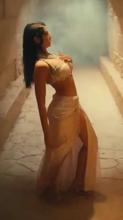 Nora Fatehi moves like a snake