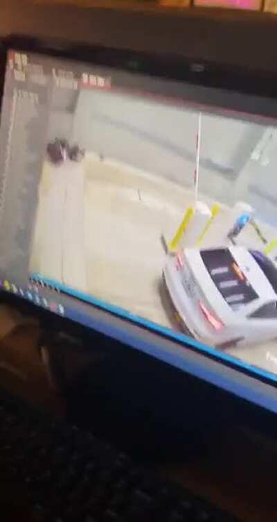 Scooter lady tries to not pay for parking