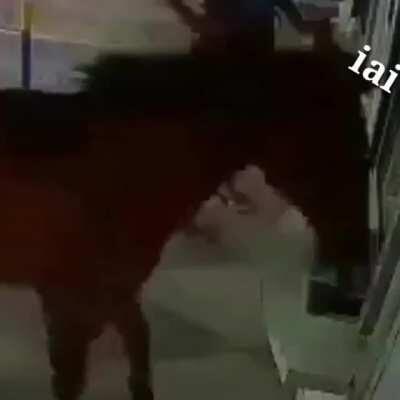 Boleto venceu moça.