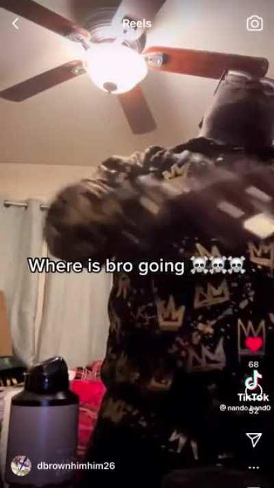 Bro imagine smelling this nigga 😭