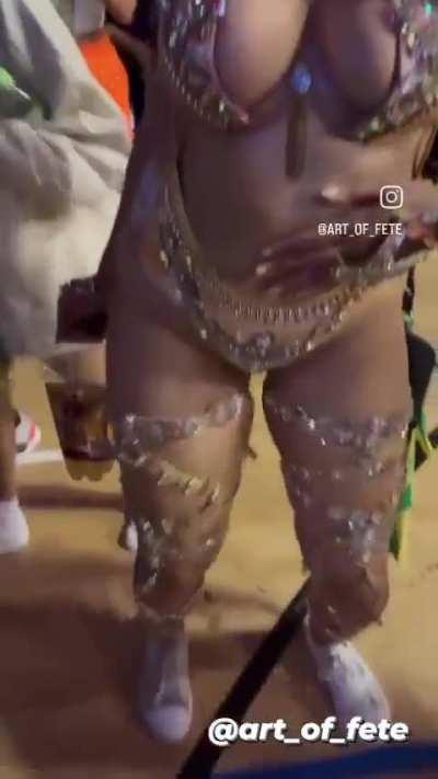 More Jamaica Carnival fire 🔥🔥 (@_inhalemee)