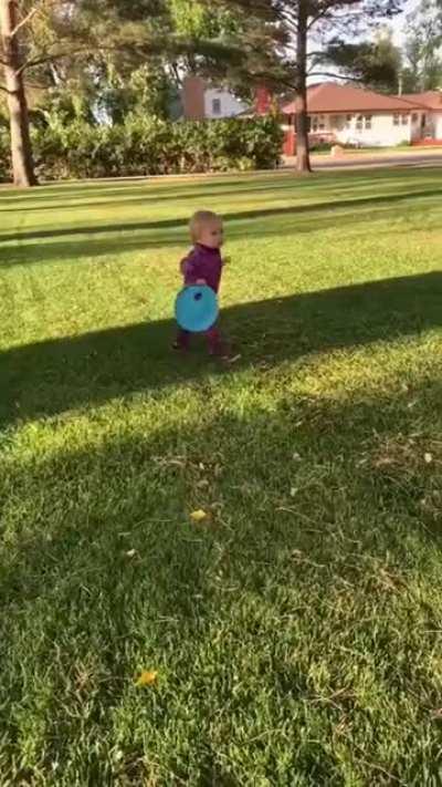 Good bois lead with the shoulder