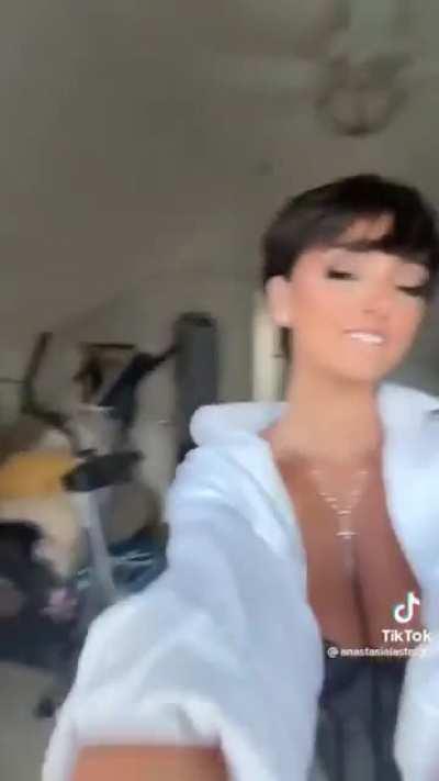 @anastasialastnight . Hottest Greek-American woman to exist