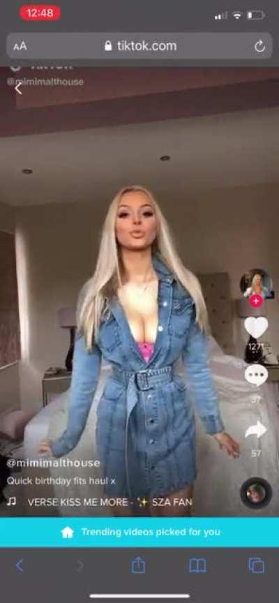 What’s the slut gonna end up wearing 🤤 (Halloween costume ideas)