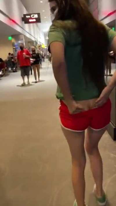 I hope everyone in the Airport likes my Butt Plug