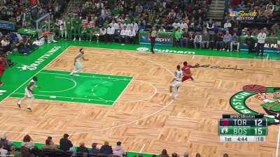 [Highlight] Marcus Smart makes an early submission to Shaqtin as he tries to throw up an alley oop