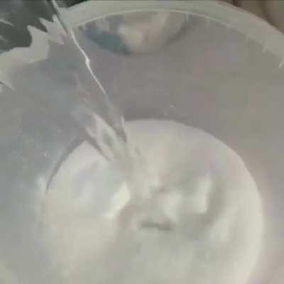 Невероятный фонтан: Смешиваем соду, моющее, ментос и газировку