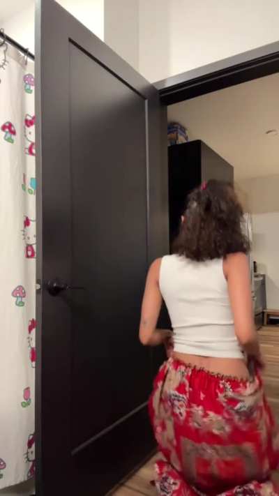 Romina slow mo twerk