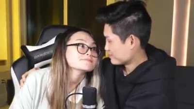 Jeanie is a confirmed yandere