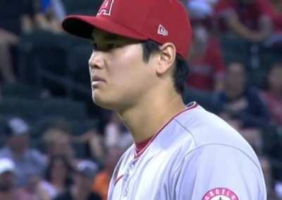 [Highlight] What is Shohei Ohtani reacting to here? Wrong answers only.