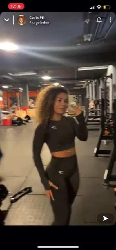 Showing off as she should🤣