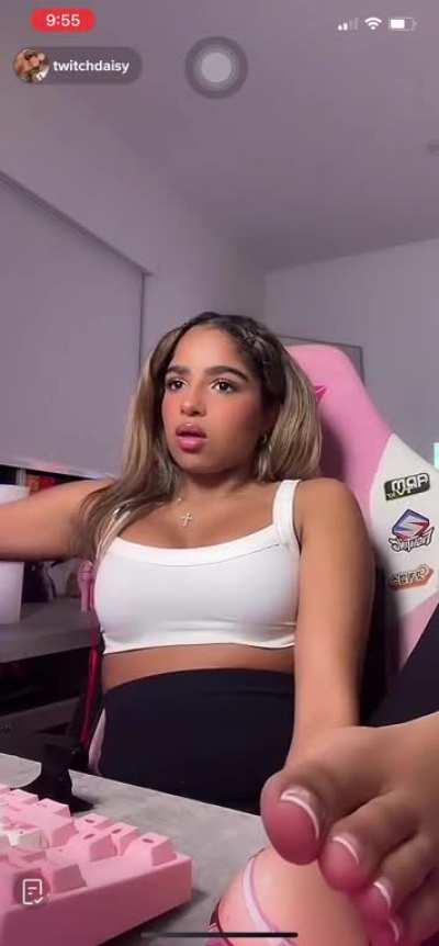 TikTok live before she got banned yesterday