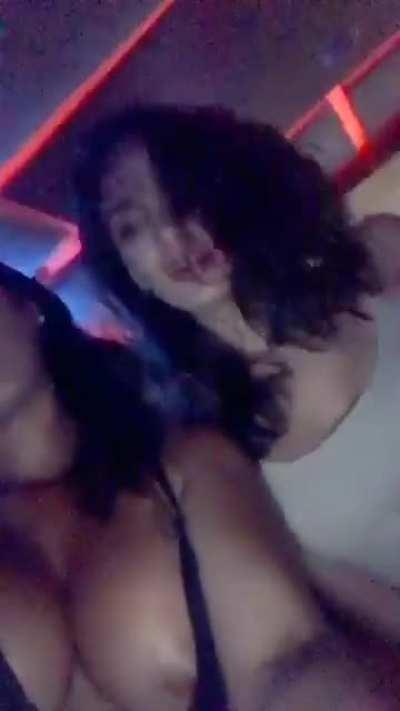 Ana Montana - Nip Slip! 🍒