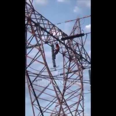 Man Gets Electrocuted After Touching a Power Line in Mexico
