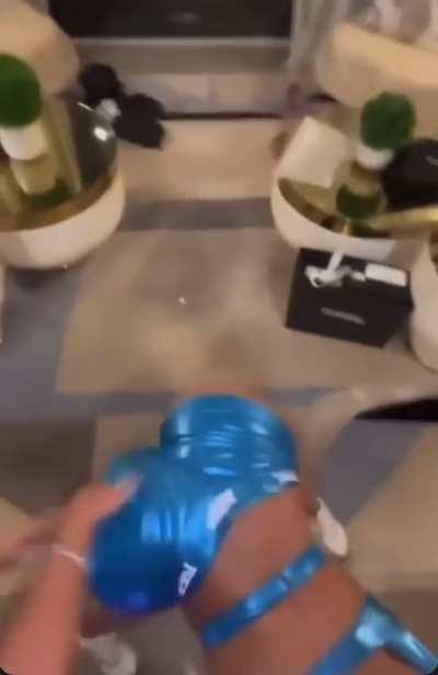 Saweetie shaking dat ass🍑