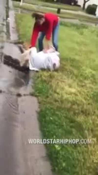 Chick Pulls Up To Her Opp's Mother's House & Beats The Brakes Off Her