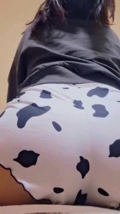 Look how this trans moves her ass