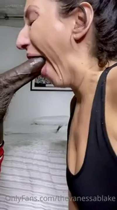 She put in her bio that she became a Christian and she was done with the porn industry. 👀