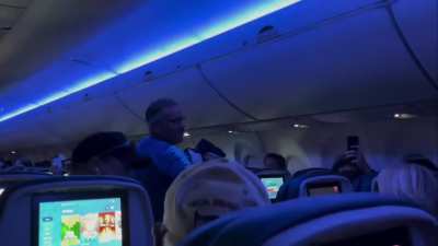 Cabin freaks on Delta-Flight when pigeons start flying all over the cabin mid-flight.