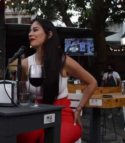 I'd love her to do the 'thightok' challenge on tiktok...🙏😄