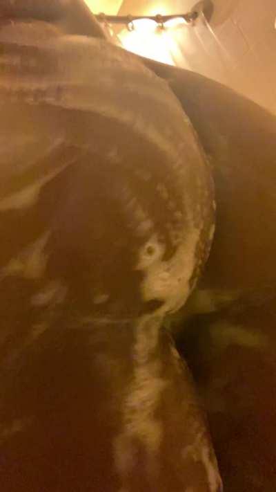 Hate showering alone 🧖🏾‍♀️