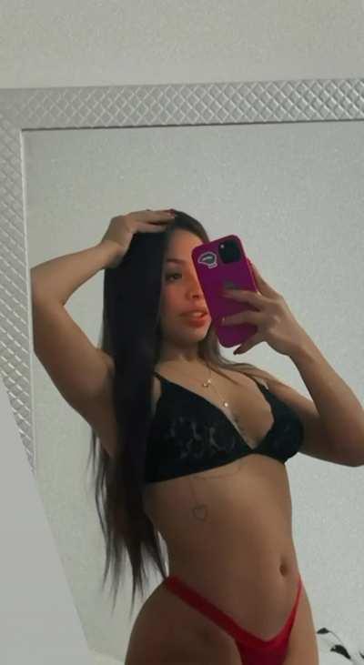 Juicy tits and flat tummy that require your warm cum