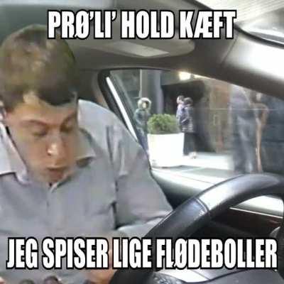 manden skal have ro til sine skumkager