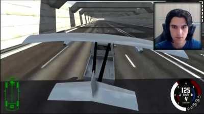 André Pilotando o Pigeon voador