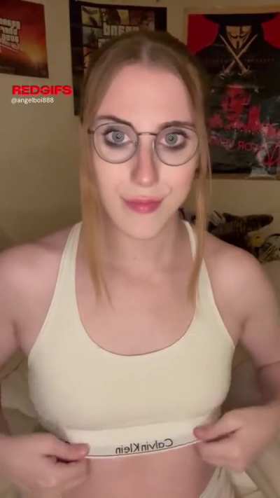 Good morning y'all! Some tits to start your day! 🍒